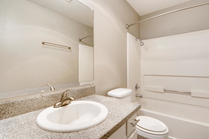 More Photos Of 805 NE Kane Dr, Gresham Apartments For Sale