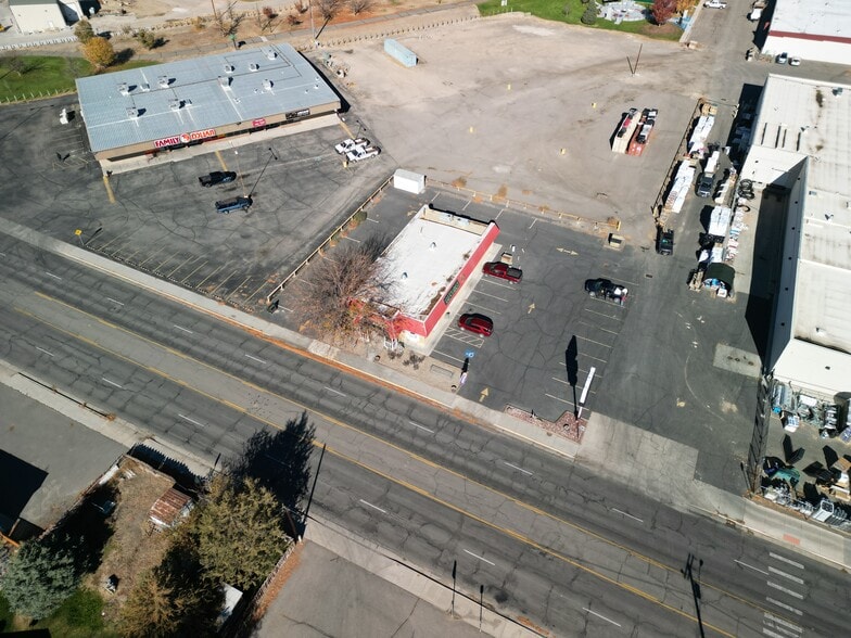 More Photos Of 608 E Pershing Ave, Riverton Storefront For Sale