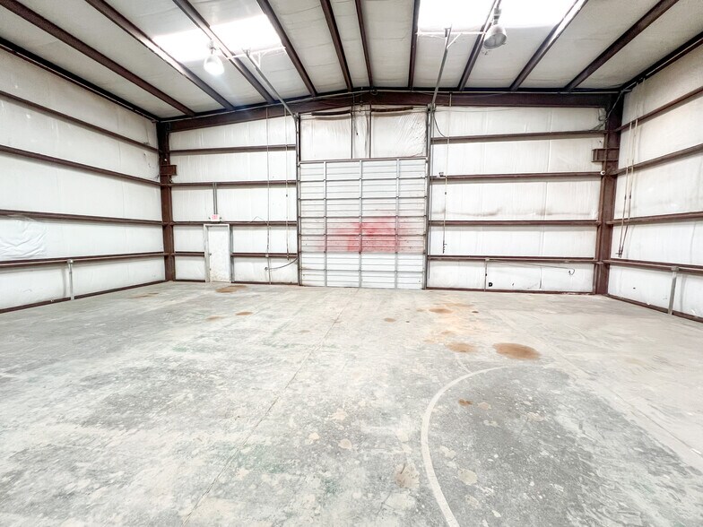 More Photos Of 12620 W County Road 133, Odessa Warehouse For Lease