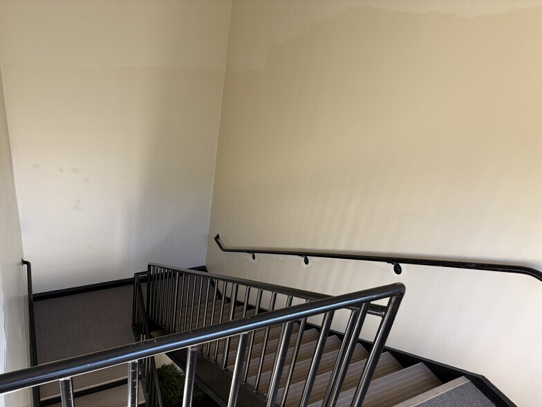More Photos Of 117 Londonderry Tpke, Hooksett Flex For Lease