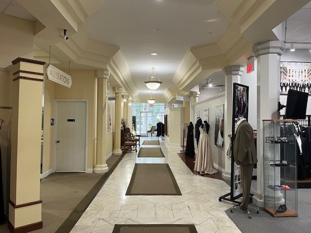 More Photos Of 607 E Golf Rd, Schaumburg Freestanding For Sale