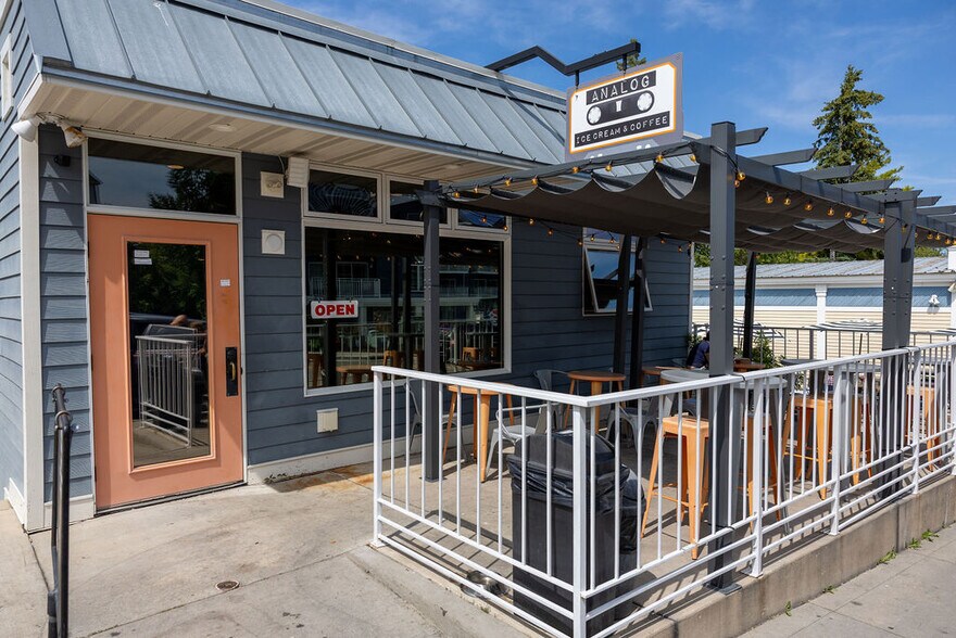 Primary Photo Of 10649 Bay Shore Dr, Sister Bay Restaurant For Sale