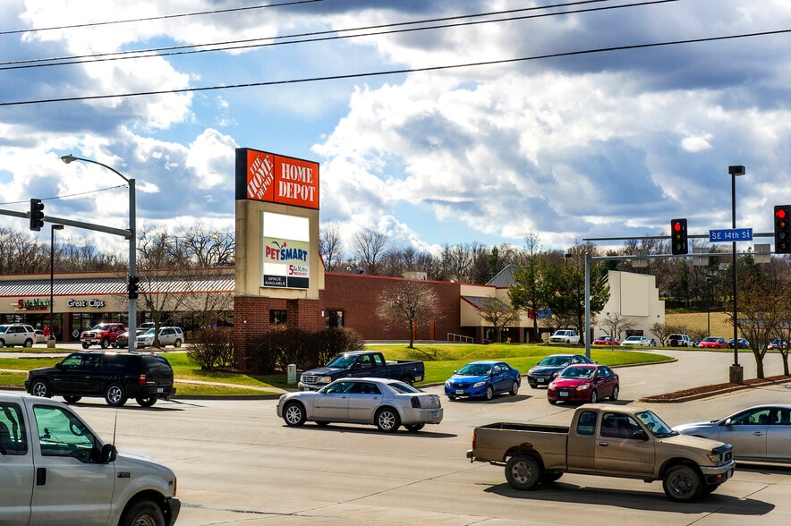 More Photos Of 4820-5132 SE 14th St, Des Moines Unknown For Lease