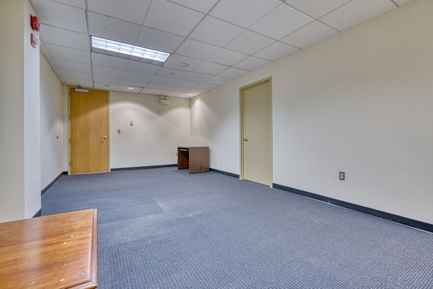 More Photos Of 438 N Frederick Ave, Gaithersburg Medical For Sale