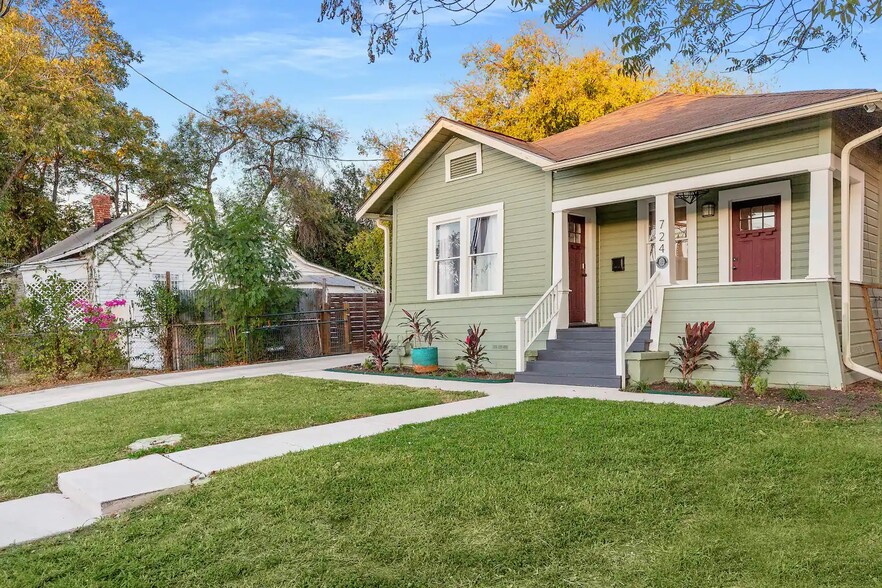 More Photos Of 724 N Cherry St, San Antonio Office For Sale