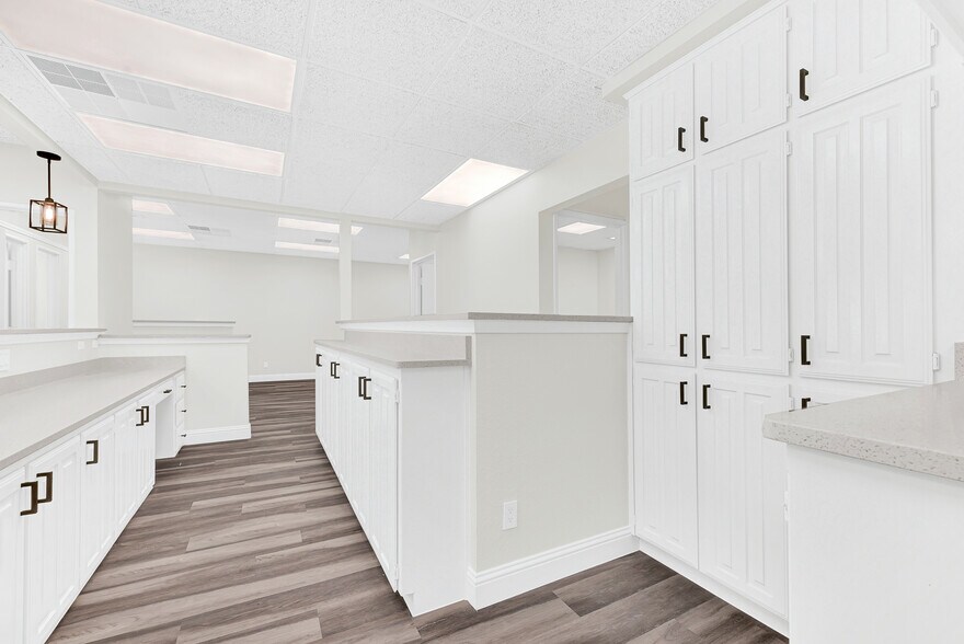 More Photos Of 326 S Edmonds Ln, Lewisville Medical For Lease