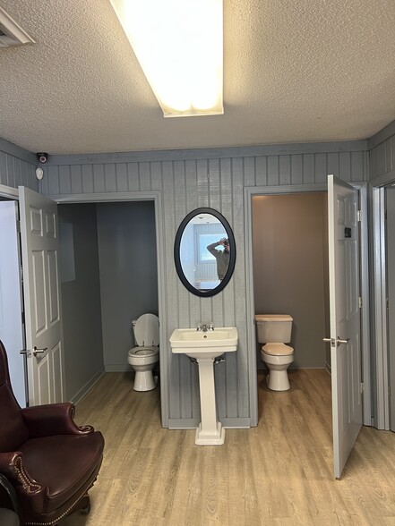 More Photos Of 125 Old Number Six Hwy, Saint Matthews Warehouse For Lease