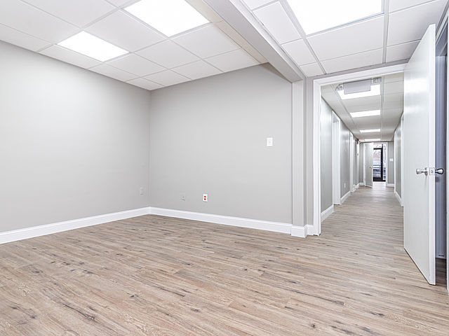 More Photos Of 16975-16991 Farmington Rd, Livonia Medical For Lease