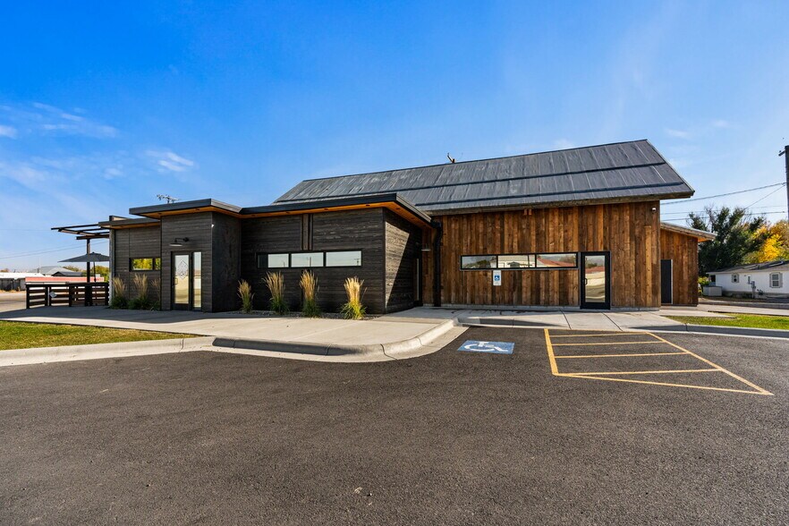 More Photos Of 123 W Elm St, Three Forks Restaurant For Sale