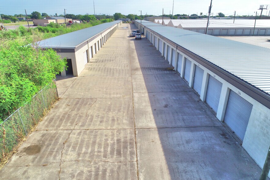 More Photos Of 5849 Holly Rd, Corpus Christi Self Storage For Sale