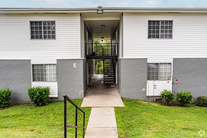 More Photos Of 1351 Avondale Dr, Clarksville Apartments For Sale