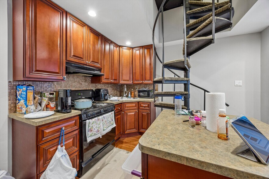 More Photos Of 1909 S Broad St, Philadelphia Office Residential For Sale