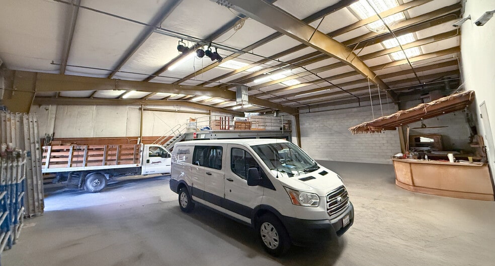 More Photos Of 2050 H St, Fresno Service For Sale