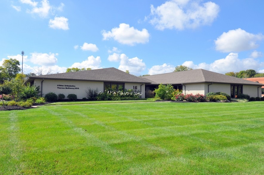 More Photos Of 16 W Wenger Rd, Englewood Medical For Lease