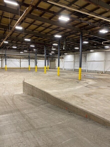 More Photos Of 2020 15th St, Columbus Manufacturing For Lease