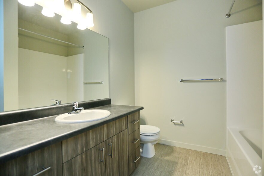 More Photos Of 913 S Jackson St, Seattle Apartments For Lease