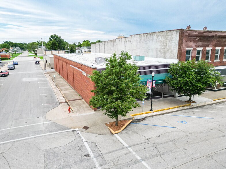 More Photos Of 500 W Reed St, Moberly Storefront For Lease