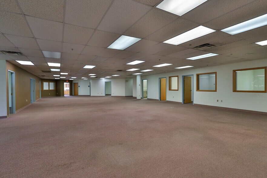 More Photos Of 1525 Valley Center Pky, Bethlehem Unknown For Lease