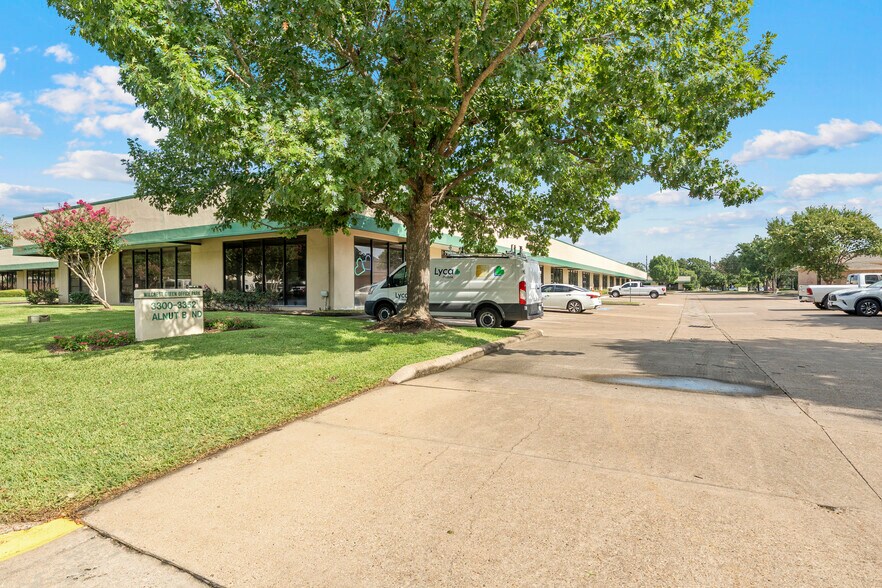 More Photos Of 11200-11248 Wilcrest Green Dr, Houston Unknown For Lease