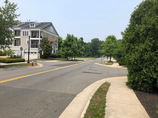 More Photos Of 722 Grant St, Herndon Medical For Sale