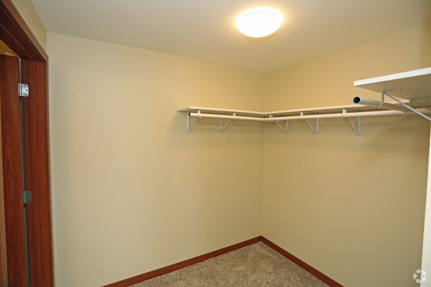 More Photos Of 401 N Washington St, Green Bay Apartments For Lease