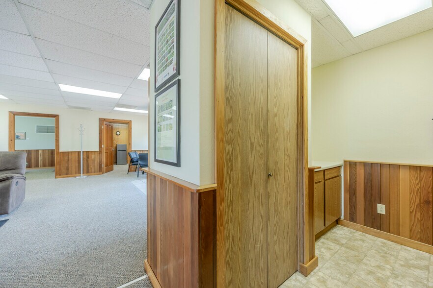 More Photos Of 45632 McKenzie Hwy, Vida Flex For Sale