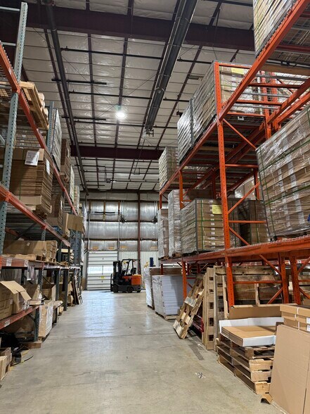 More Photos Of 1703 S Veterans Pky, Bloomington Warehouse For Sale