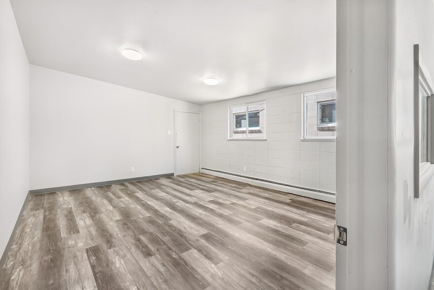 More Photos Of 8646 W Colfax Ave, Lakewood Freestanding For Lease
