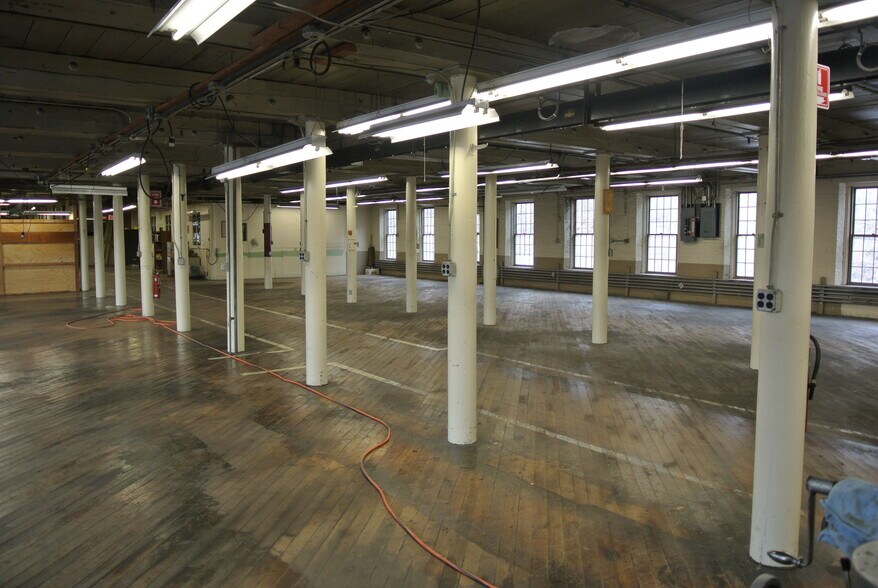 More Photos Of 37 Greenwoods Rd, New Hartford Manufacturing For Lease