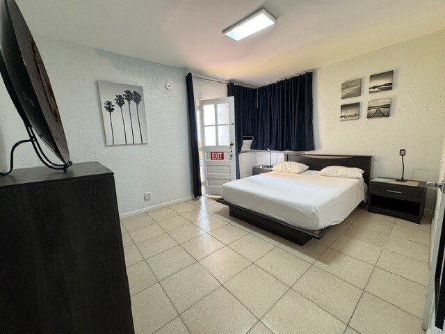 More Photos Of 300 Georgia St, Hollywood Apartments For Sale