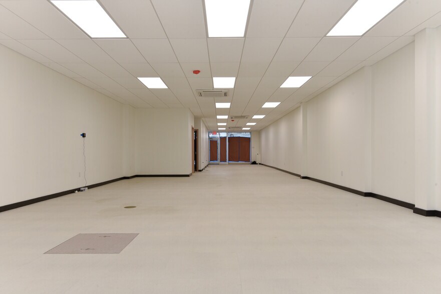 More Photos Of 92 Norman Ave, Brooklyn Storefront Retail Office For Lease
