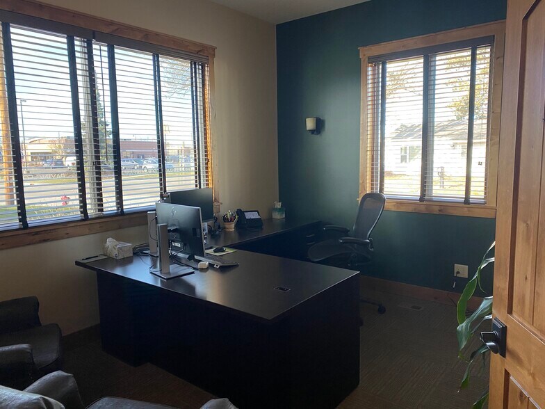 More Photos Of 803 Fairfax St, Altoona Office For Lease