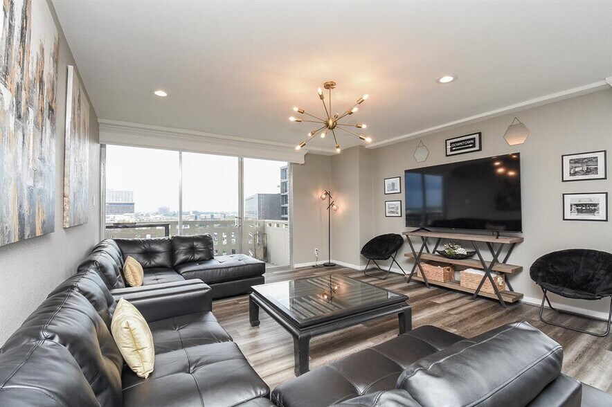 More Photos Of 2016 Main St, Houston Apartments For Sale