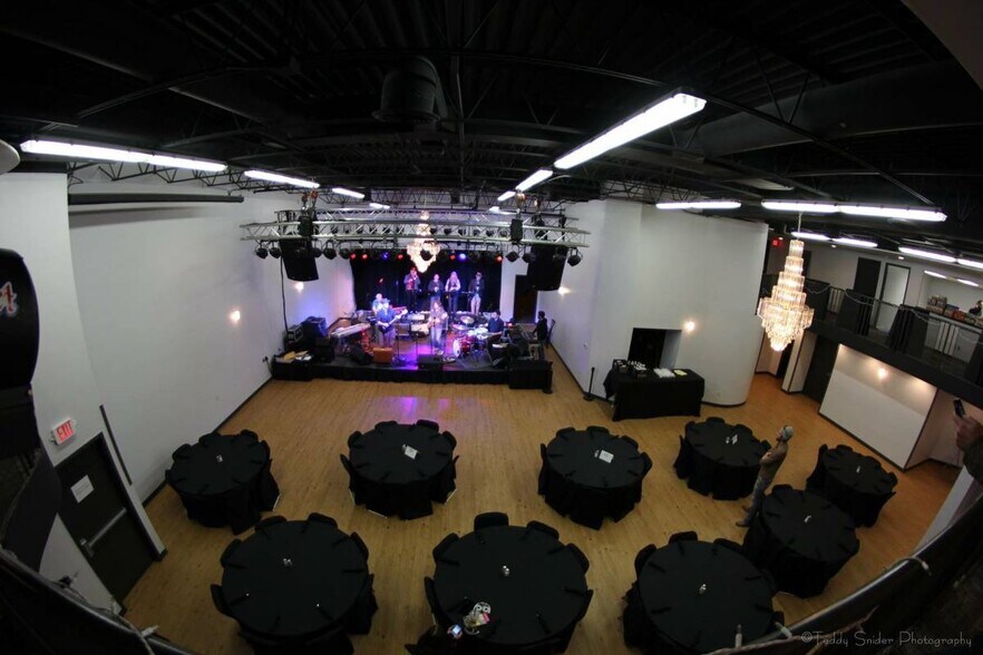 More Photos Of 201 E Lake St, Eau Claire General Retail For Sale