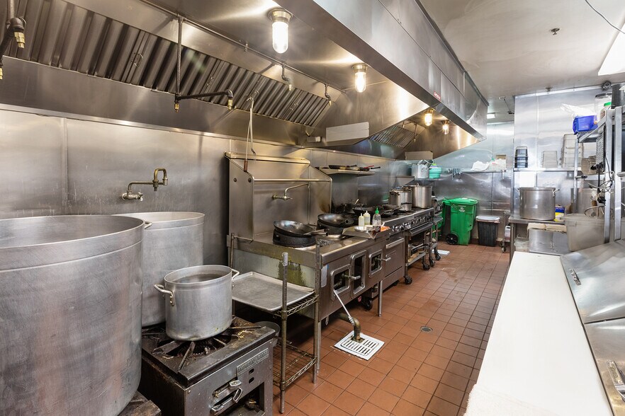 More Photos Of 645 Larkin St, San Francisco General Retail For Sale