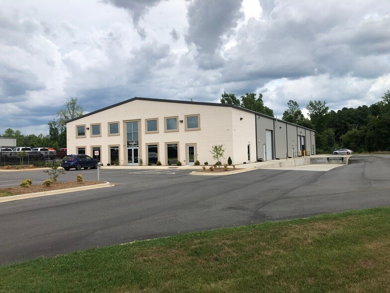 More Photos Of 840 Biscayne Dr, Concord Warehouse For Lease