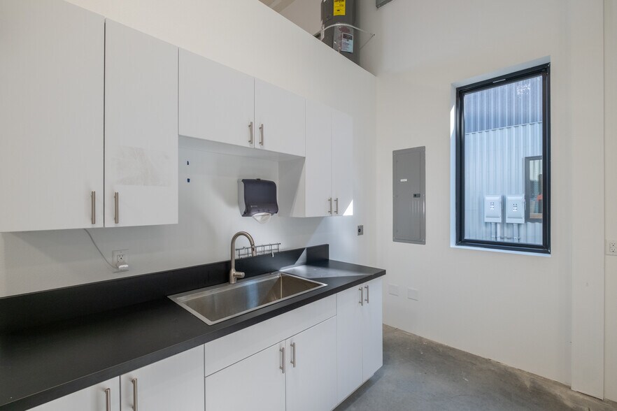 More Photos Of 2987 Ferry St SW, Albany Light Manufacturing For Lease