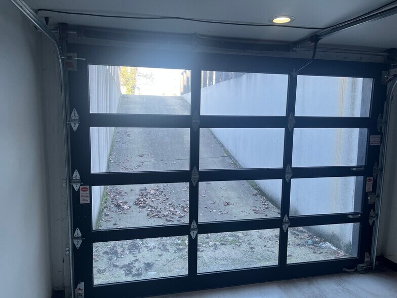 More Photos Of 19120 SE Mcloughlin Blvd, Portland Auto Dealership For Lease