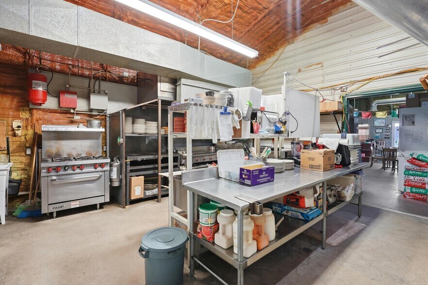 More Photos Of 542 Graham St, Tuscola General Retail For Sale