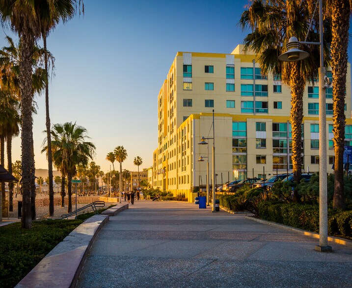 More Photos Of 1220-1224 Lincoln Blvd, Santa Monica Office Residential For Sale