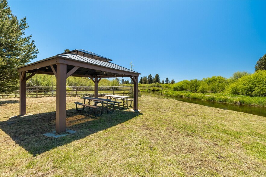 More Photos Of 53345 Riverview Dr, La Pine Multifamily For Sale