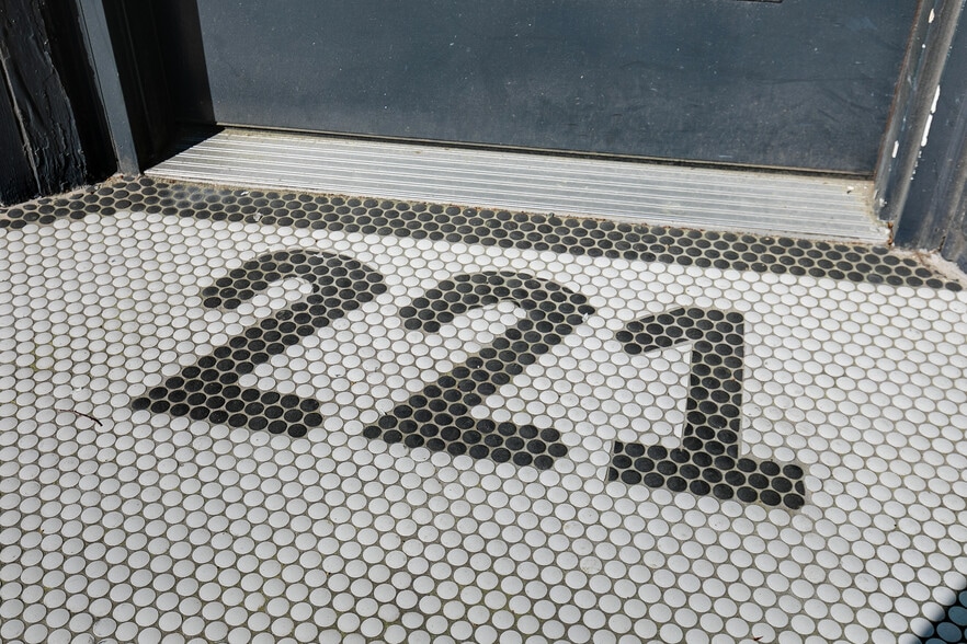 More Photos Of 221 E Clay St, Richmond Storefront Retail Residential For Lease