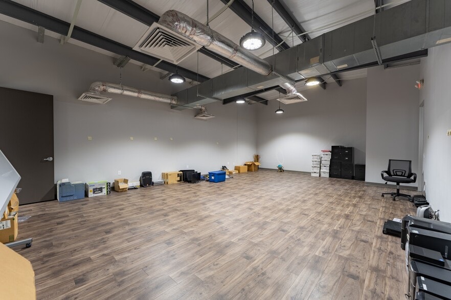 More Photos Of 13462 FM 529 Rd, Houston Light Distribution For Sale