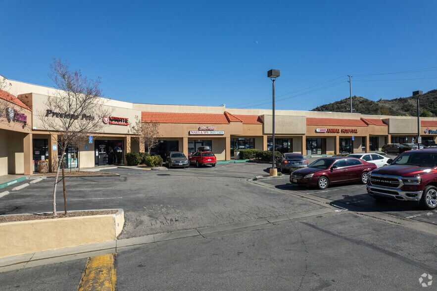More Photos Of 27737 Bouquet Canyon Rd, Santa Clarita Storefront For Lease