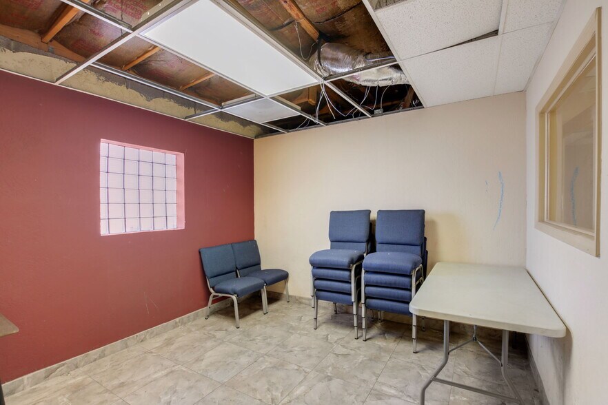 More Photos Of 4496 N Black Canyon Fwy, Phoenix Office Residential For Sale