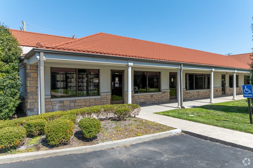 More Photos Of 2134 Nicholasville Rd, Lexington Medical For Sale