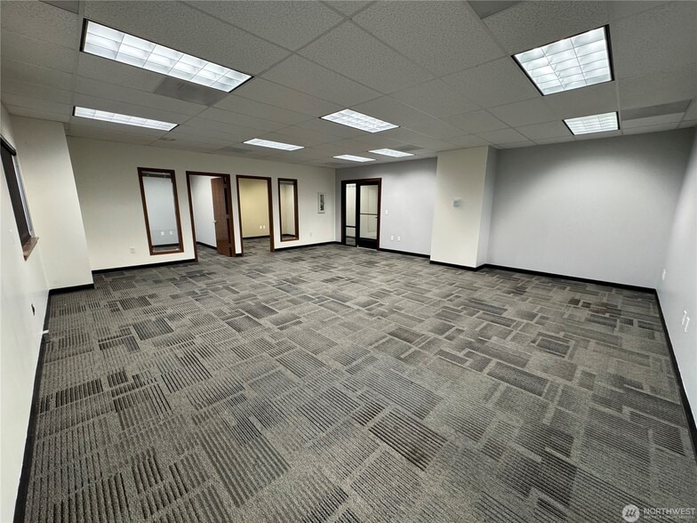 More Photos Of 325 E George Hopper Rd, Burlington Office For Sale
