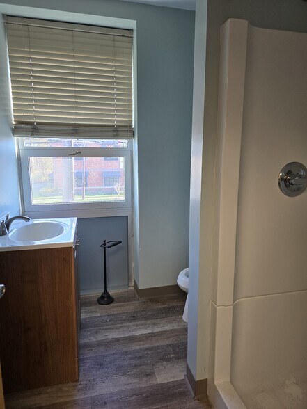 More Photos Of 970 Clifton Ave, Clifton Office For Lease
