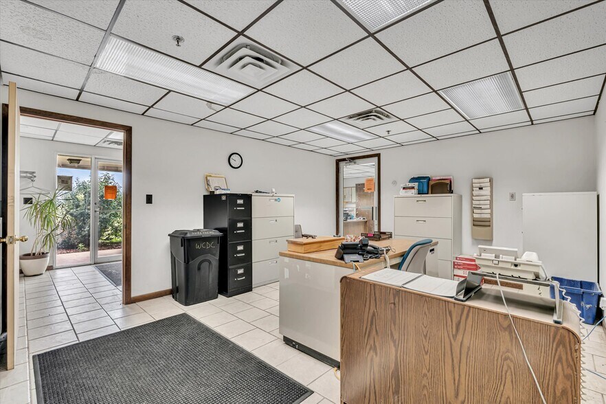 More Photos Of 202 1st St S, Kalona Manufacturing For Sale