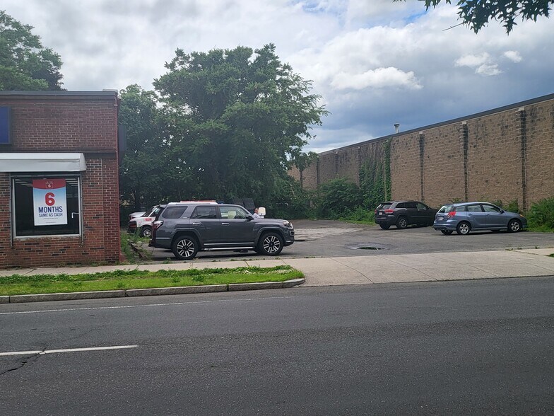 More Photos Of 2180 Main St, Springfield Storefront For Sale